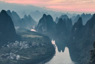 1-Day Guilin Tour to Reed Flute Cave, Xianggong Hill, Bamboo Boat and Night Show