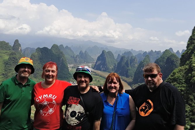 1-Day Guilin Tour to Reed Flute Cave, Xianggong Hill, Bamboo Boat and Night Show - Yangshuo West Street: one hour to walk and eat