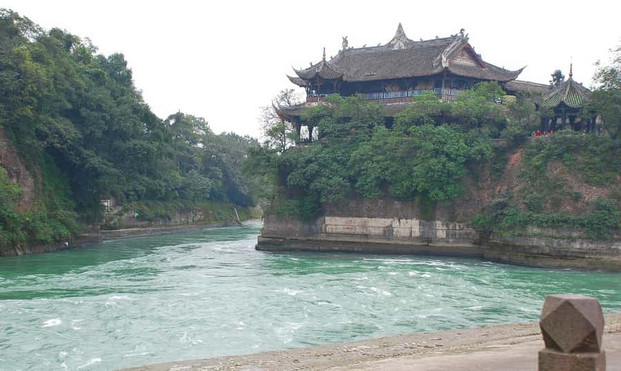 1-Day Mount Qingcheng and Dujiangyan Irrigation System Tour - Mount Qingcheng: Taoist temples among the trees
