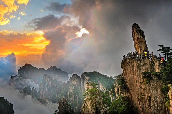1-Day Mt. Huangshan Tour with Optional Hongcun & Xidi Village - Lion Peak and Stone Monkey Gazing over the Sea of Clouds