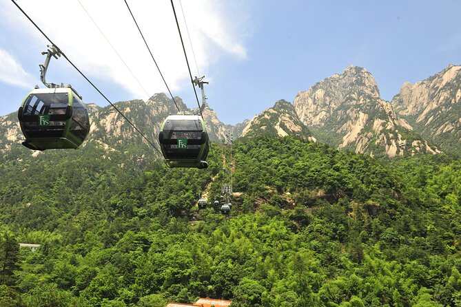 1-Day Mt. Huangshan Tour with Optional Hongcun & Xidi Village - White Goose Peak and the sea of clouds