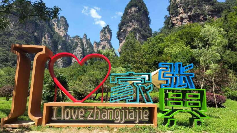 1-Day Private Tour to Zhangjiajie Highlights - Tianzi Mountain brings the big views