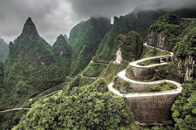 2-Day “Best Of Zhangjiajie”-Avatar World & Tianmen Mountain Tour - The Zhangjiajie Junsheng Painting Institute question