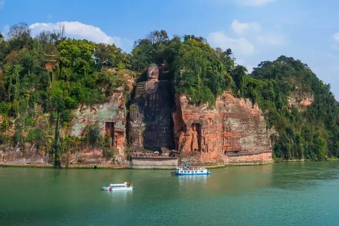 2-Day Private Tour of Leshan Grand Buddha and Emei Shan including Monastery Stay - The value of a private guide