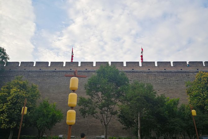 2-Day Xi'an Private Tour: Mount Huashan and Terracotta Warriors - Tasting the Muslim Quarter atmosphere