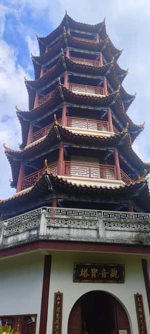 200-year-old Hakka Residence Tour +Ancient Buddhist temple - Walking Into the Luo Clan Residence