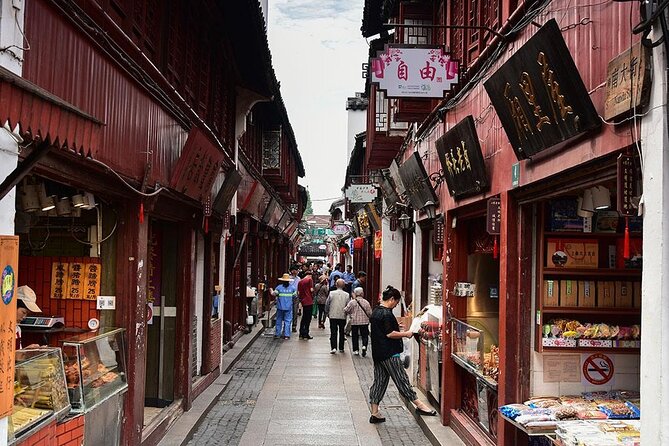 4-Hour Qibao Ancient Water Town Private Tour with Metro Experience - Visiting Qibao Temple and the pagoda