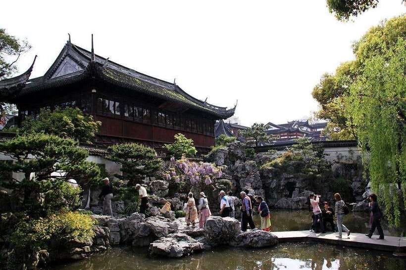 4-Hour Shanghai Best Garden and Temple Tour with Tea Tasting - Jade Buddha Temple: A Quiet Start Among Sacred Halls