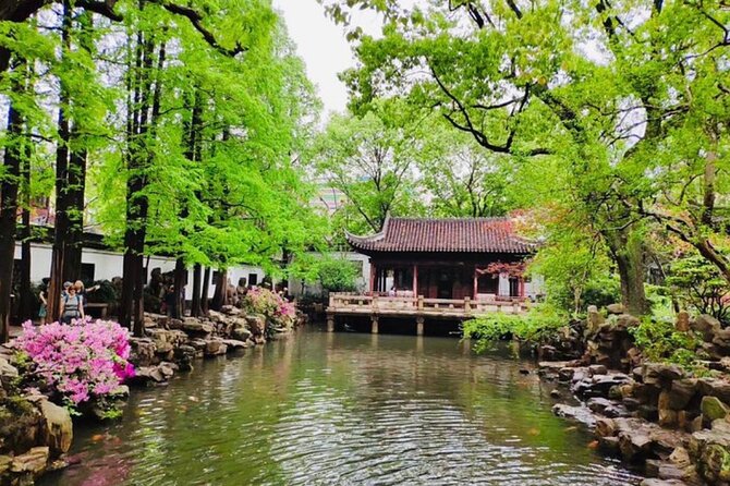 4-Hour Shanghai Highlight Tour: Yu Garden and Jade Buddha Temple - Why this four-hour route works in Shanghai