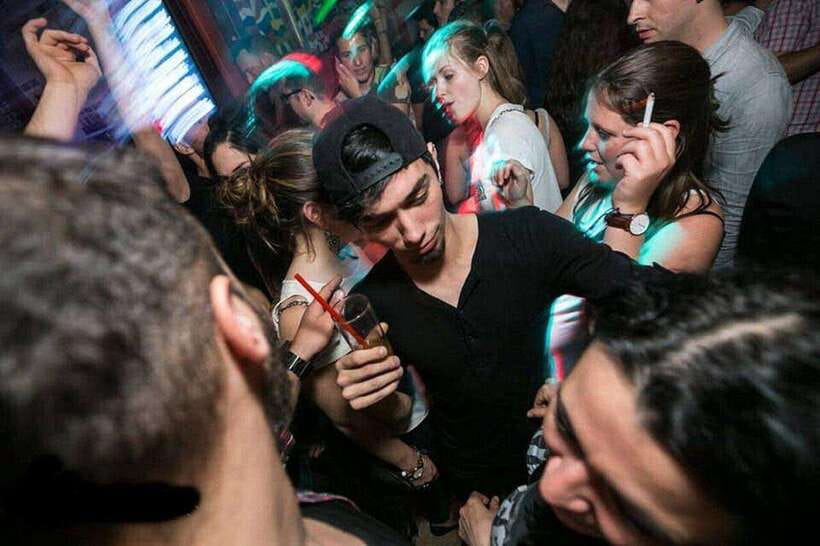 4-Hour Shanghai Pub Crawl (bars & nightclub hopping) - Who Should Book This Shanghai Night Out?