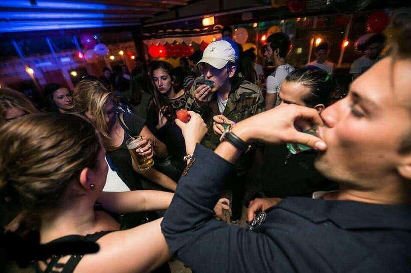 4-Hour Shanghai Pub Crawl (bars & nightclub hopping) - What Can Go Wrong, and How the Guides Handle It