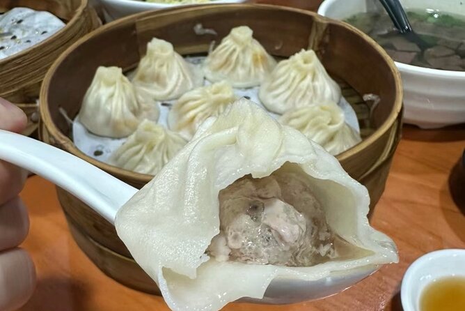 4-Hr Shanghai Layover Tour: Maglev, Wet Market, Food, Landmarks - Yuyuan Old Street: old Shanghai with a choice to make