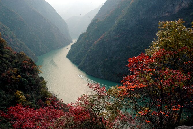 4D3N Yangtze River Cruise:Chongqing to Yichang by Victoria Cruise - Day 3: Qutang Gorge, Wu Gorge, and Shennv Stream