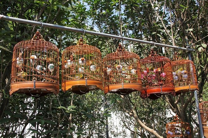 6-Hour Private Beijing Tour: Flower and Fish Market, Panjiayuan Antique Market and 798 Art Zone - One hour at Panjiayuan Antique Market