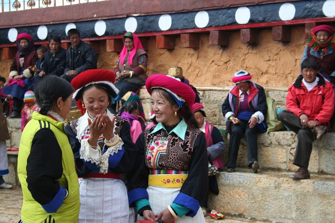 9 days Ancient Town Tour - Day 7: Tibetan culture at Songzanlin Monastery