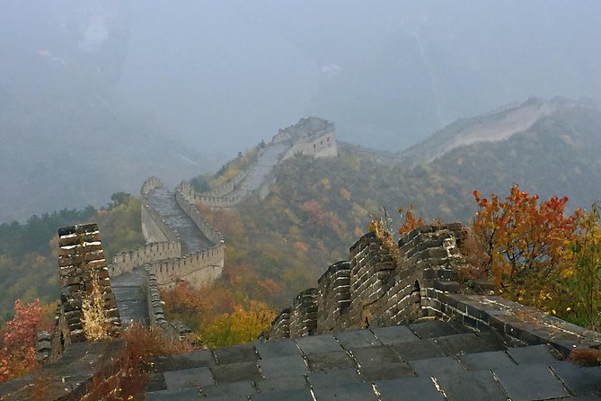 All Inclusive Private Hiking Tour from Huanghuacheng Water Great Wall to Xishuiyu - The guides make the private format worthwhile