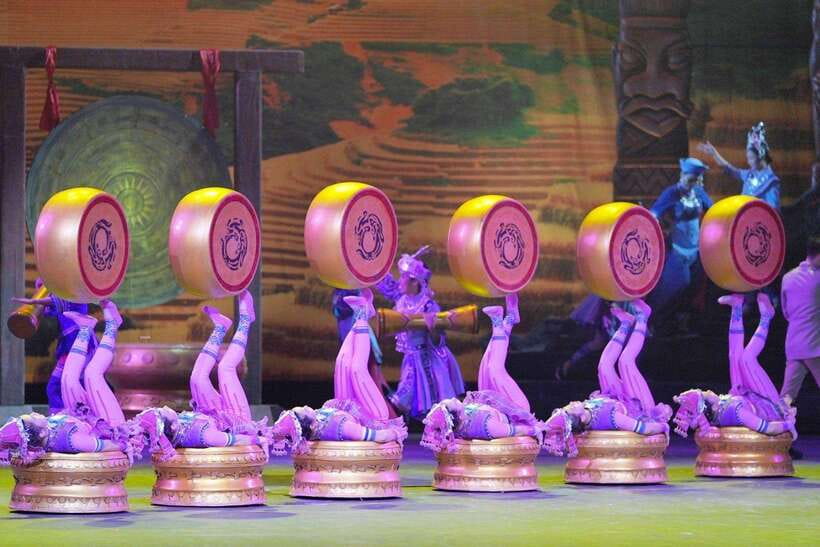 Beijing: Acrobatic Show Tickets Traditional & Modern Fusion - What happens during the one-hour performance