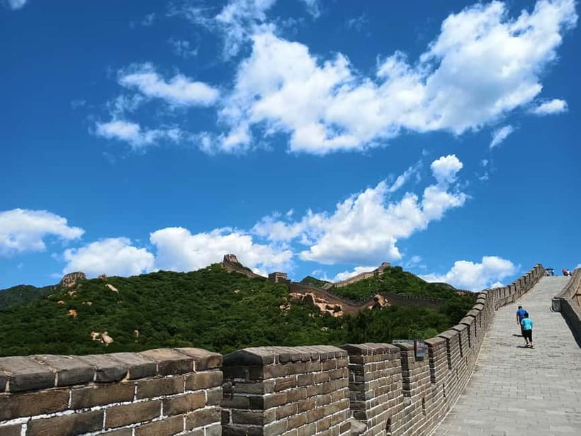 Beijing: Badaling Great Wall Day Tour With Ticket - How the guides shape the day
