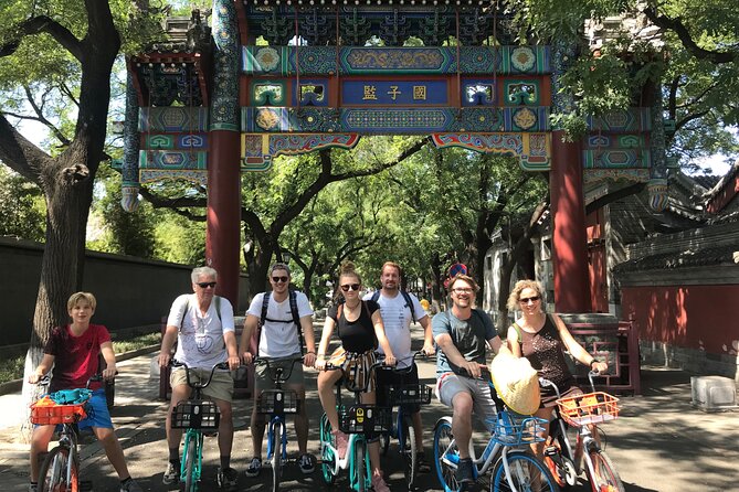 Beijing City Four-hour Bicycle Tour With a Private Guide - Houhai’s lakeside lanes and evening flavor