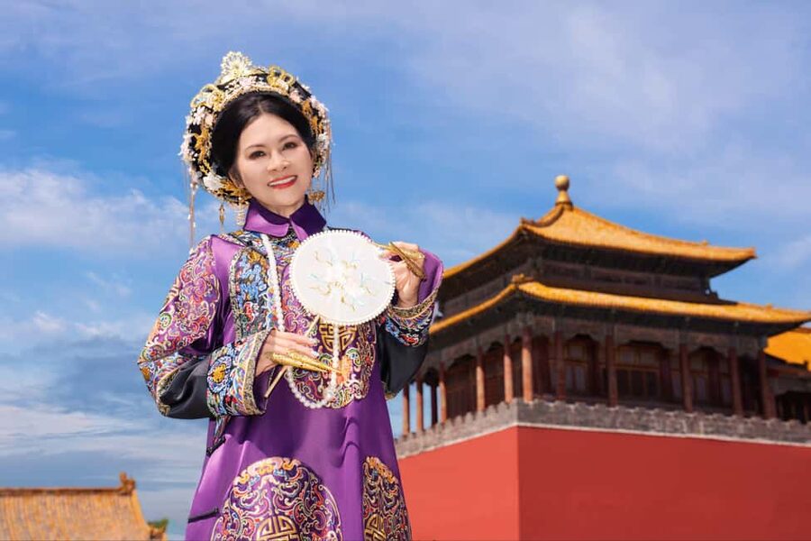 Beijing: Explore the Forbidden City in Hanfu - Hair, makeup, and accessories make the costume work