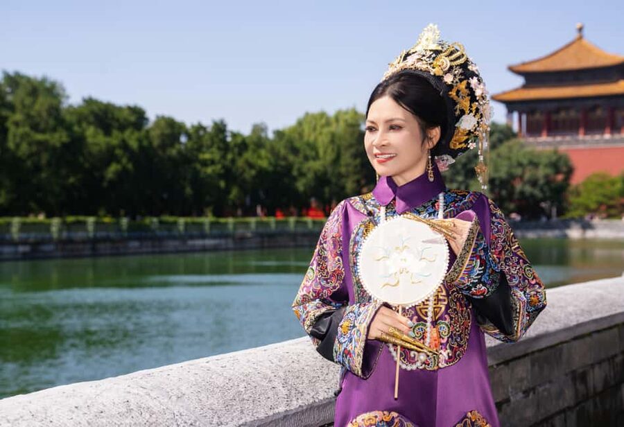 Beijing: Explore the Forbidden City in Hanfu - Walking through the Forbidden City in costume