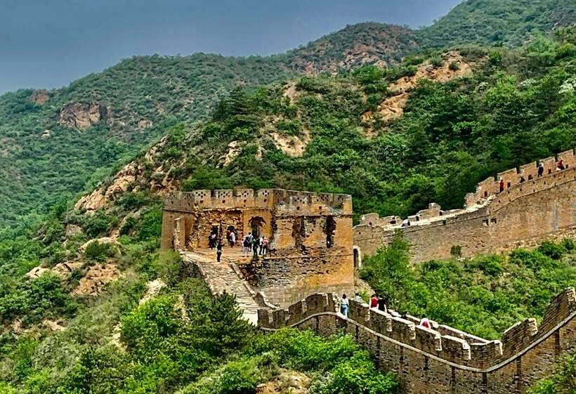 Beijing: Great Wall Layover Tour with a Native - A private electric car makes the timing easier