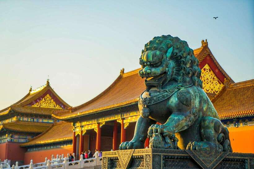 Beijing: Highlights of Forbidden City Private Walking Tour - The central axis and the palace’s main story