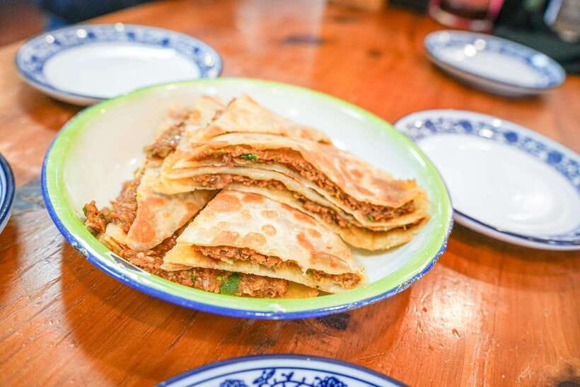 Beijing: Hutong Breakfast Food Tour - Reading the hutongs between bites