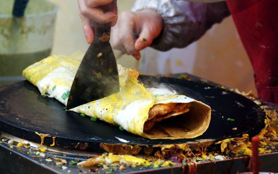 Beijing: Hutong Culinary Walking Tour with 15+ Tastings - The First Tastings: Sesame Cakes, Fried Twists, and Dumplings