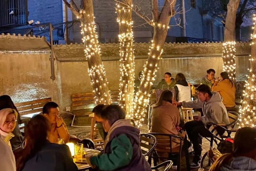 Beijing Hutong Dinner and Beer Walking Private Tour - Shichahai Dinner and the Hot Pot Stop