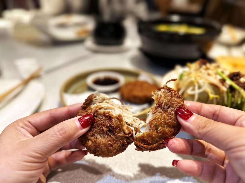 Beijing Hutong Food Crawl Delights: Peking duck, Hotpot&More - How much food and drink do you really get?