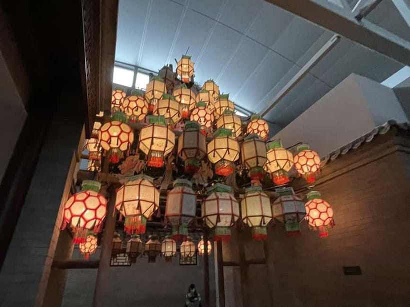 Beijing: Hutongs & Food & Culture Walking Tour - Tea, paper cutting, and calligraphy
