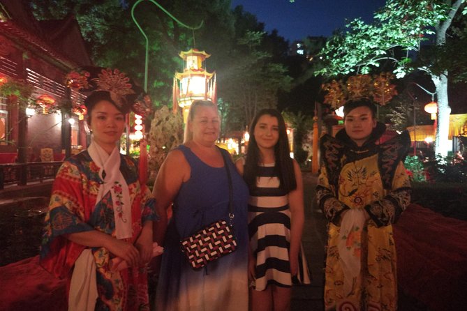 Beijing Imperial Dining Experience at Bai Jia Da Yuan Restaurant with Houhai Lake Bar Tour - Walking beside Houhai Lake