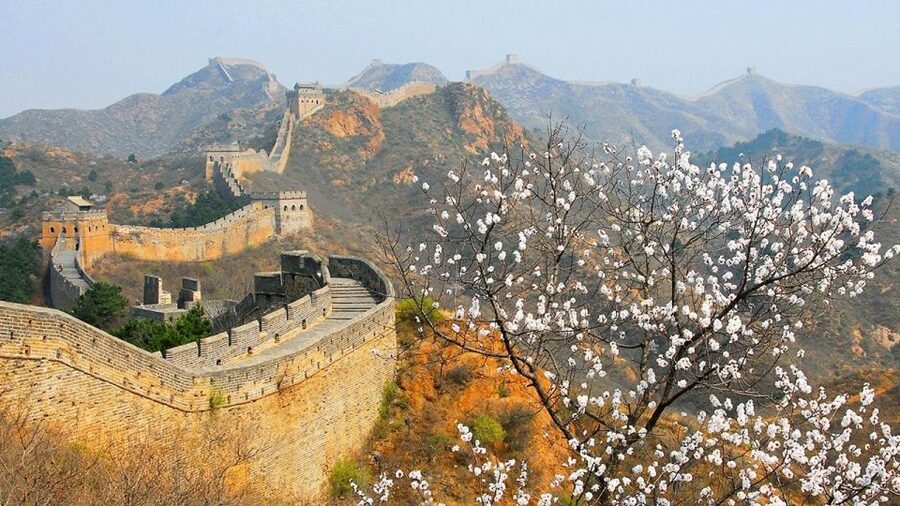 Beijing: Jinshanling and Simatai Wall&Gubei Watertown Tour - Guides who shape the experience