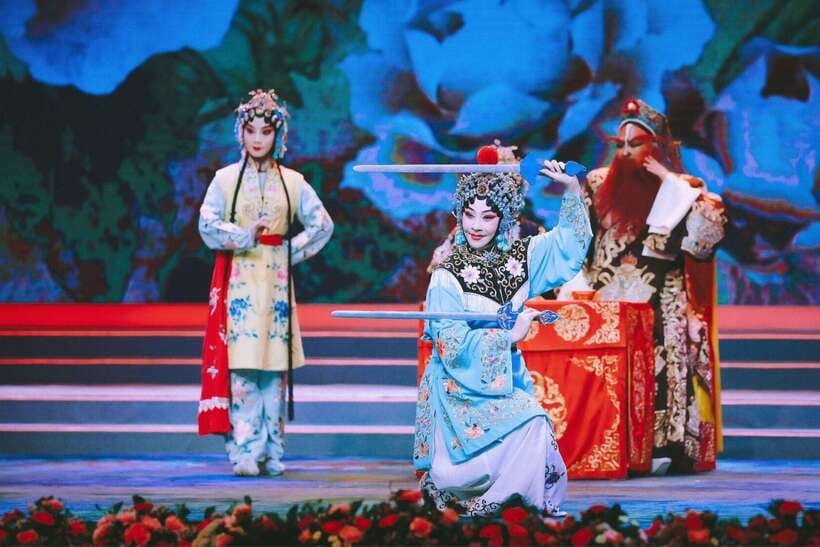 Beijing: Must-See Peking Opera at Liyuan Theatre Ticket - Adding Beijing roast duck before the show