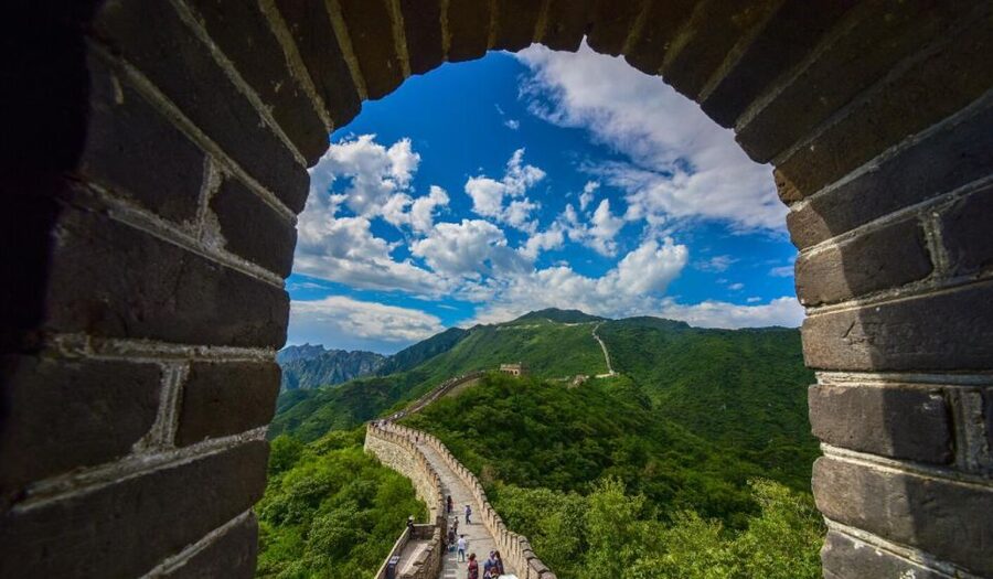 Beijing:Mutianyu/Badaling Great Wall Tour with VIP Fast Pass - What the guide adds to the stonework