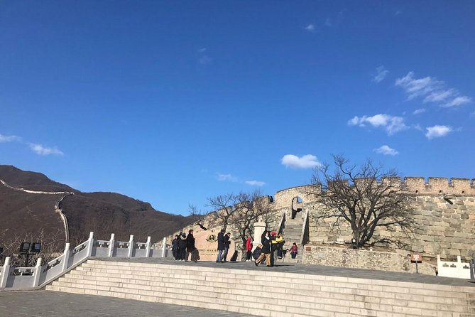 Beijing: Mutianyu Great Wall Private Tour - Arriving at Mutianyu and getting through the entrance