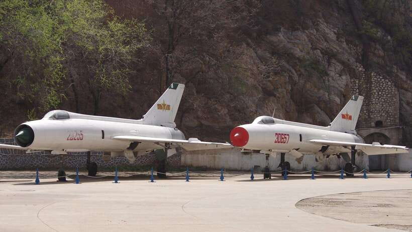 Beijing: Mutianyu Great Wall Tour and China Aviation Museum - Reaching Mutianyu and choosing your way up