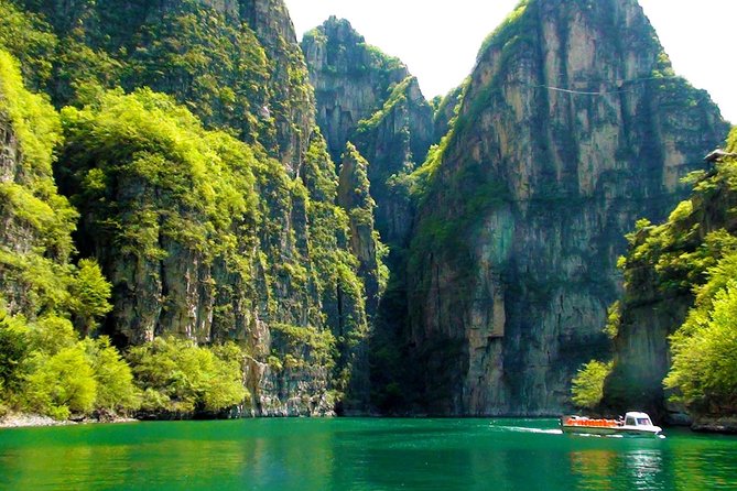 Beijing Private Tour to Badaling Great Wall and Longqing Gorge with Boat Ride - What the private format really changes