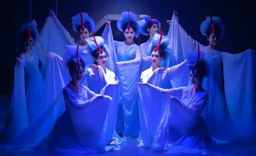 Beijing Royal Dinning Experience with cultural performance - Language, communication, and the foreign visitor question