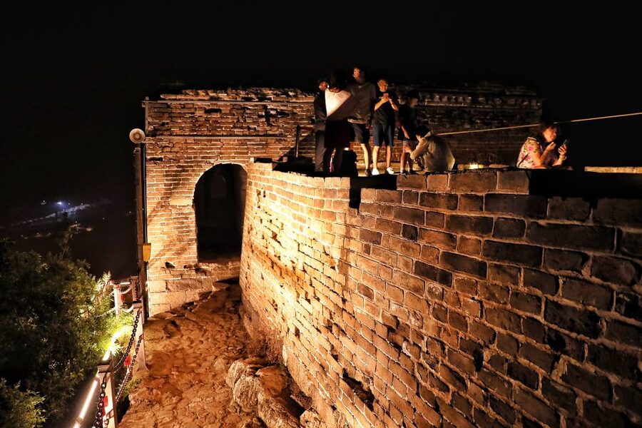 Beijing: Simatai Great Wall & Gubei Water Town Private Tour - Daylight or sunset: choosing the right departure