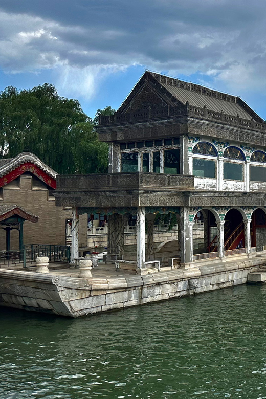 Beijing: Summer Palace Private Tour with Optional Activities - How the guides add value