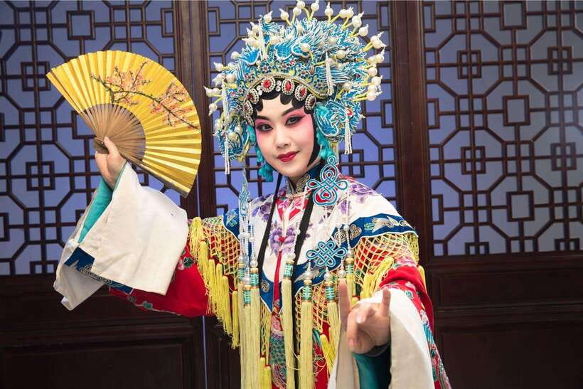 Beijing: Traditional Cultural Show Peking Opera Tickets - What Peking Opera asks you to notice