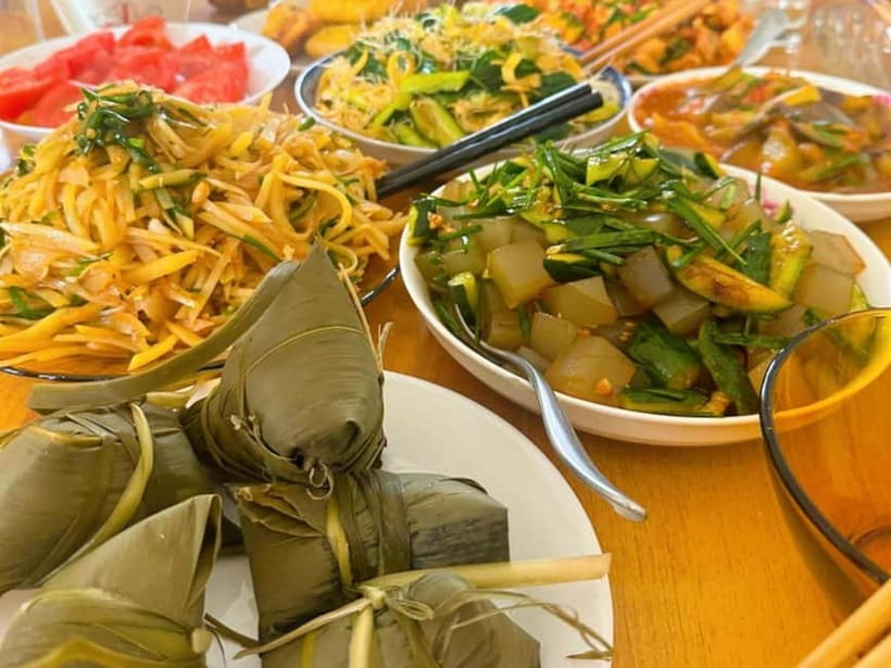 Beijing: Vegan Home Cooking & Local Market Tour with Sanxia - The Fragrant Hills Bookmark and Digital Memories