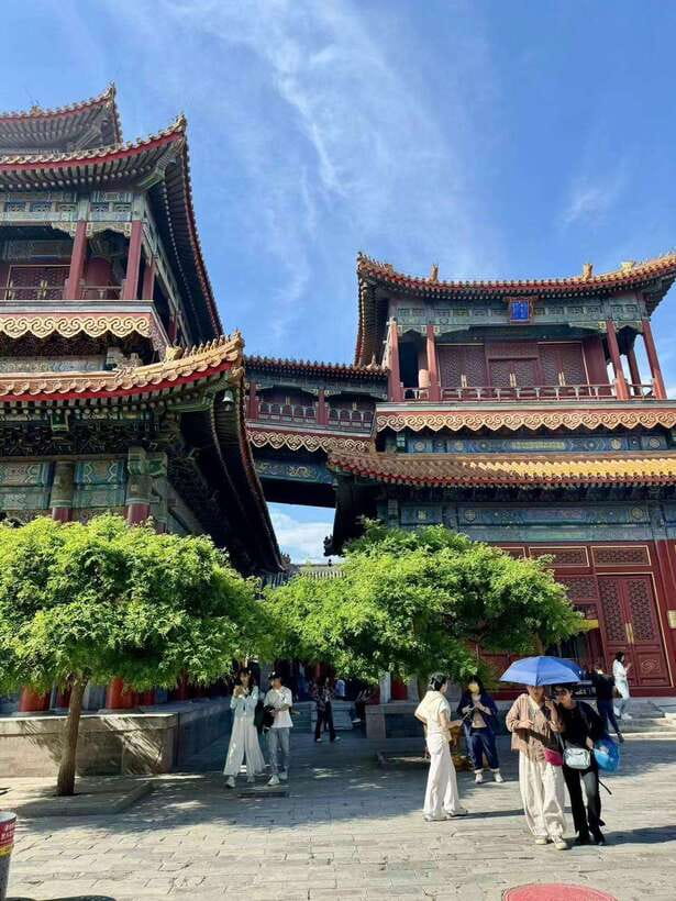 Beijing: Yonghe Lama Temple Entry Ticket - The two-hour visit through the temple grounds