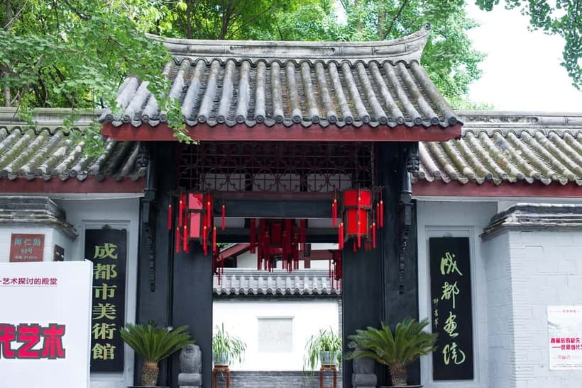Chengdu: City Walking Tour with Food and Culture Stops - Guide quality and what past guests liked