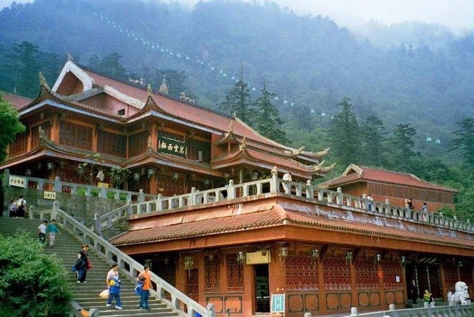 Chengdu Private Day Tour to Emei Mountain with Lunch and Cable Car Ride - Reaching the Mount Emei Scenic Area