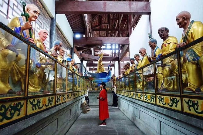Chengdu Private Day Tour to Emei Mountain with Lunch and Cable Car Ride - Lunch at the Gold Summit