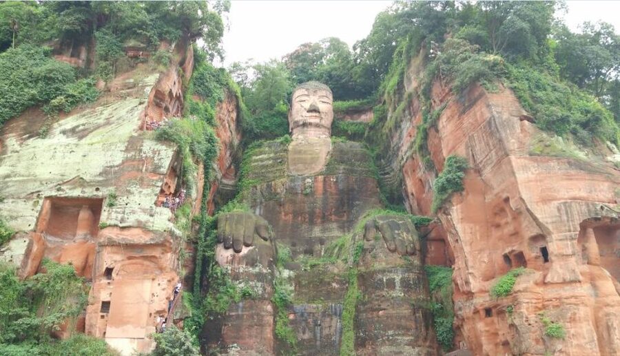 Chengdu Private Tour of Leshan Buddha and Panda Base - The two-hour road to Leshan