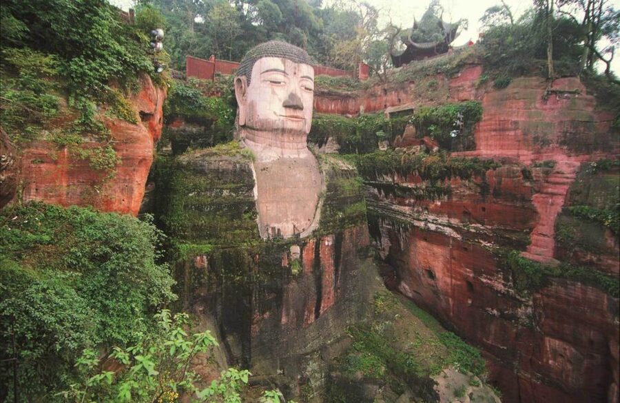 Chengdu Private Tour of Leshan Buddha and Panda Base - A Sichuan lunch before the main sight